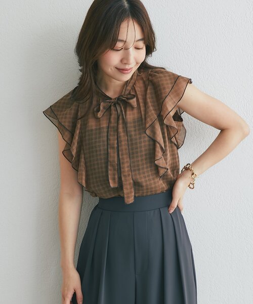 La boutique BonBon(ラブティックボンボン)の「【セット着用可能・愛されブラウス】スパンボイルチェックラッフルボウタイブラウス(シャツ/ブラウス・レディース・ブラウン/グレー・FREE)」の16枚目の写真