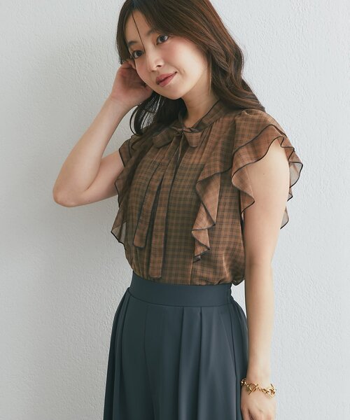 La boutique BonBon(ラブティックボンボン)の「【セット着用可能・愛されブラウス】スパンボイルチェックラッフルボウタイブラウス(シャツ/ブラウス・レディース・ブラウン/グレー・FREE)」の17枚目の写真
