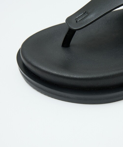 waa.(ワー)の「【Waa.studio / ワースタジオ】KEO SANDALS / ケオ サンダル / トング レザー サンダル / 牛革(サンダル・メンズ・ブラック/ホワイト・43/41/42)」の12枚目の写真