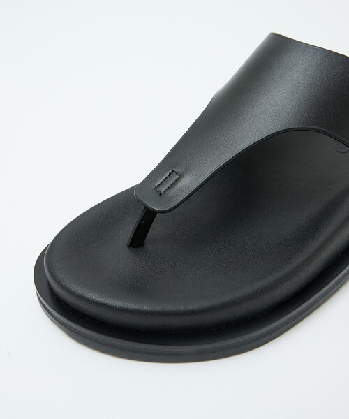 waa.(ワー)の「【Waa.studio / ワースタジオ】KEO SANDALS / ケオ サンダル / トング レザー サンダル / 牛革(サンダル・メンズ・ブラック/ホワイト・43/41/42)」の13枚目の写真