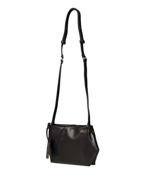 MM6 Maison Margiela(エムエムシックス メゾン マルジェラ)の「FOLDED J SHOULDER BAG(ハンドバッグ・メンズ・ブラック・UNI)」の2枚目の写真