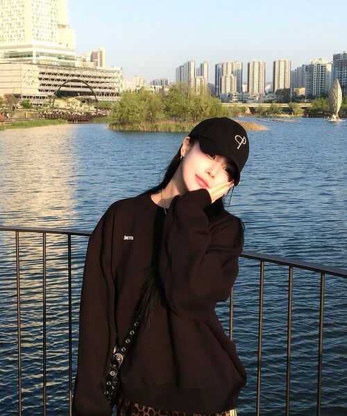 MTTIRE（マティレ）の「BASIC LOGO SWEATSHIRT / BLACK（スウェット・レディース・その他・LARGE/X-LARGE/SMALL/MEDIUM）」の4枚目の写真