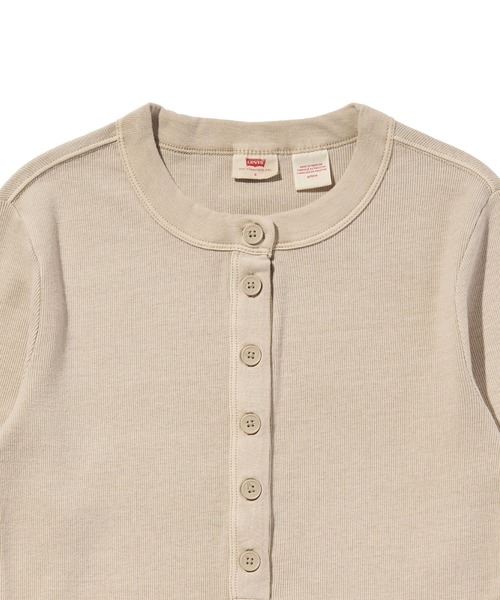 Levi's(リーバイス)の「Levi's/リーバイス エッセンシャル ロングスリーブ ヘンリーTシャツ(Tシャツ/カットソー・レディース・ベージュ・S/XS/M)」の6枚目の写真