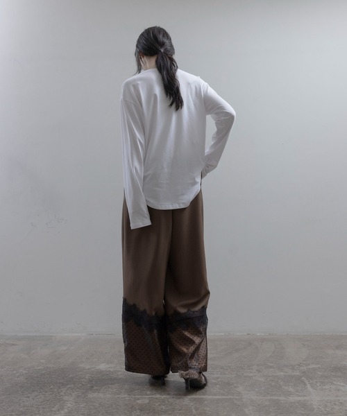 Eimee Law(エイミーロウ)の「ヘムシアータックスラックスパンツ(スラックス・レディース・ダークグレー/ブラウン・MEDIUM)」の4枚目の写真