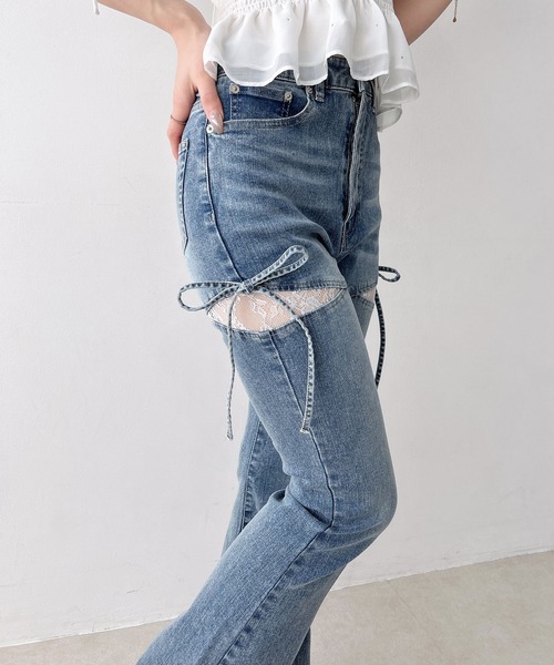INGNI(イング)の「サイドリボンレース貼付フレアデニムパンツ(デニムパンツ・レディース・ブルー系その他3/ブルー系その他・S/M)」の2枚目の写真
