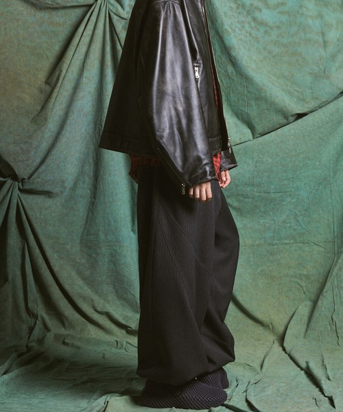 MAISON SPECIAL(メゾンスペシャル)の「《UNISEX》Curve Switching Prime-Wide Pants/カーブスイッチングプライムワイドパンツ【MAISON SPECIAL/メゾンスペシャル】■セットアップ対応■(その他パンツ・メンズ・ブラック/グレー・0/1/2)」の12枚目の写真