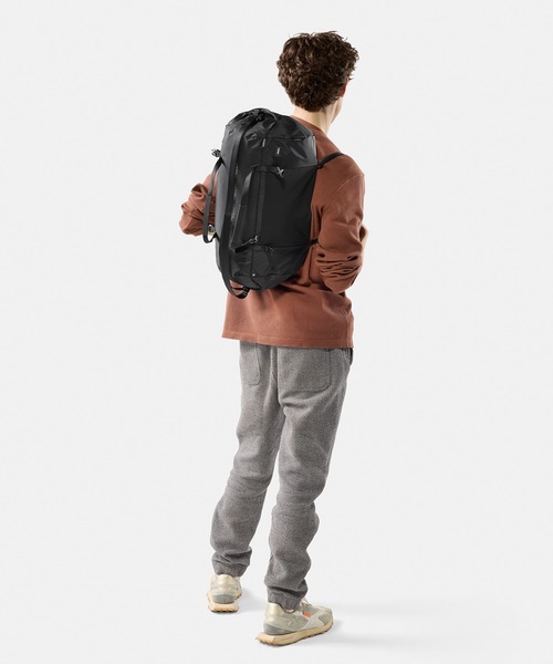 Matador(マタドール)の「Matador/マタドール 30L Packable Duffel/30L パッカブルダッフル(ドラムバッグ・メンズ・ワインレッド/ダークグリーン/ブラック・FREE)」の11枚目の写真