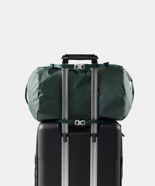 Matador(マタドール)の「Matador/マタドール 30L Packable Duffel/30L パッカブルダッフル(ドラムバッグ・メンズ・ワインレッド/ダークグリーン/ブラック・FREE)」の5枚目の写真