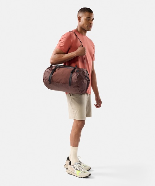 Matador(マタドール)の「Matador/マタドール 30L Packable Duffel/30L パッカブルダッフル(ドラムバッグ・メンズ・ワインレッド/ダークグリーン/ブラック・FREE)」の6枚目の写真