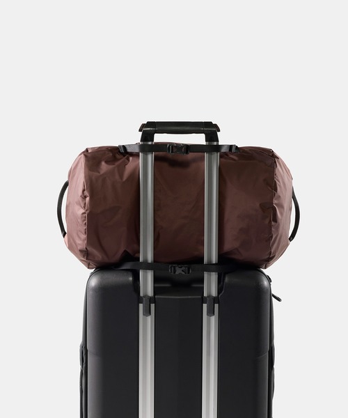 Matador(マタドール)の「Matador/マタドール 30L Packable Duffel/30L パッカブルダッフル(ドラムバッグ・メンズ・ワインレッド/ダークグリーン/ブラック・FREE)」の9枚目の写真