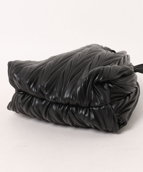 anuke(アンヌーク)の「anuke Ecoleather Pleats Purse(ショルダーバッグ・レディース・ブラック・FREE)」の3枚目の写真