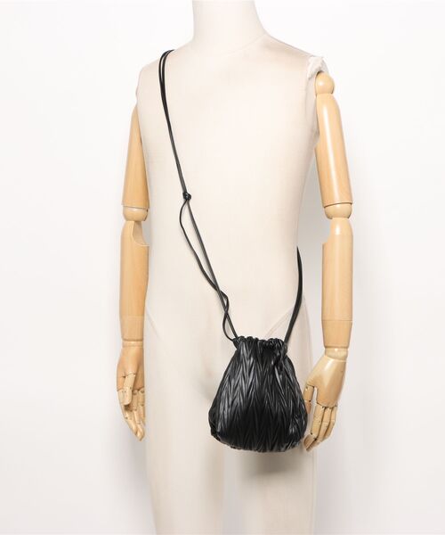 anuke(アンヌーク)の「anuke Ecoleather Pleats Purse(ショルダーバッグ・レディース・ブラック・FREE)」の5枚目の写真