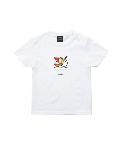 ZOZOSPOT(ゾゾスポット)の「Pokemon 30th Anniversary 1025 T-shirt 「ブースター」(Tシャツ/カットソー・レディース・ホワイト・SMALL/MEDIUM/LARGE/X-LARGE/XX-LARGE/XXX-LARGE/110cm/100cm/120cm/130cm/140cm/150cm/160cm)」の2枚目の写真