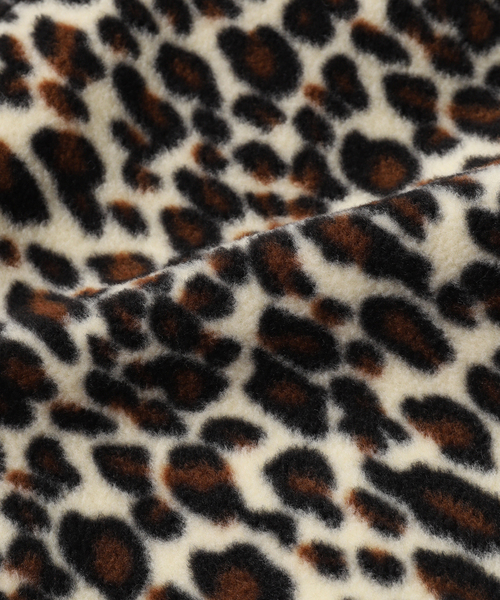WISM(ウィズム)の「GRAND COLLECTION / グランド コレクション REVERSIBLE FLEECE LEOPARD JACKET(その他アウター・メンズ・ベージュ・LARGE/MEDIUM)」の3枚目の写真