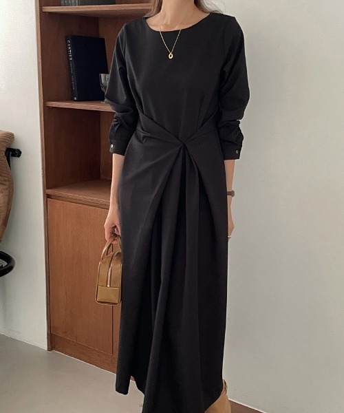 AMAJI(アマジ)の「ウエストマーク ロング丈 ワンピース(ワンピース・レディース・ブラック/ベージュ/カーキ・FREE)」の4枚目の写真