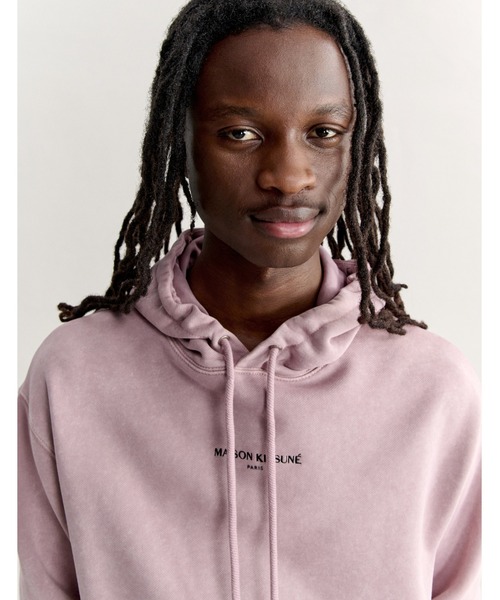 Maison Kitsune(メゾンキツネ)の「MAISON KITSUNE PARIS FADED COMFORT HOODIE(スウェット・メンズ・ピンク系その他・L/M/S/XS/XL)」の8枚目の写真