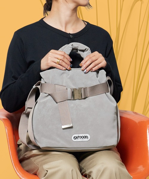 OUTDOOR PRODUCTS(アウトドアプロダクツ)の「OUTDOOR PRODUCTS/アウトドアプロダクツ 2way Belt Tote ベルトトートバック フェイクレザー ナチュラル アウトドア ピクニック ユニセックス 通勤 通学 2026秋冬(トートバッグ・メンズ・ブラック/ベージュ/グレー・FREE)」の3枚目の写真