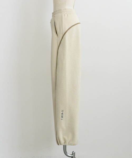 Eimee Law（エイミーロウ）の「ランダム刺繍フリース アーチパンツ（その他パンツ・レディース・ダークグレー/ライトイエロー/ライトベージュ・FREE）」の4枚目の写真