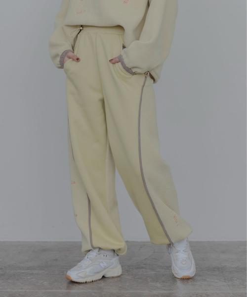 Eimee Law（エイミーロウ）の「ランダム刺繍フリース アーチパンツ（その他パンツ・レディース・ダークグレー/ライトイエロー/ライトベージュ・FREE）」の11枚目の写真
