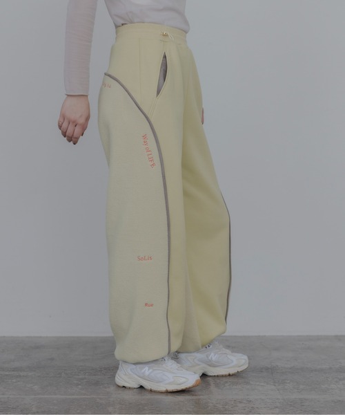 Eimee Law（エイミーロウ）の「ランダム刺繍フリース アーチパンツ（その他パンツ・レディース・ダークグレー/ライトイエロー/ライトベージュ・FREE）」の14枚目の写真