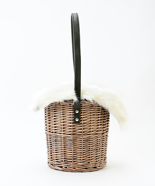 le.coeur blanc（ルクールブラン）の「【WEB限定PRICE】ファーフラップカゴバッグ（かごバッグ・レディース・アイボリー・FREE）」の6枚目の写真