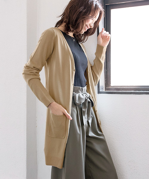 Pierrot(ピエロ)の「お家で洗えるカシミアタッチポケット付きロングニットカーディガン(カーディガン/ボレロ・レディース・バーガンディー/オフホワイト/ブラック/グレー/ブラウン系その他/ベージュ/ネイビー/インディゴブルー/モカ/ピンク系その他/グレイッシュベージュ・L/M)」の7枚目の写真