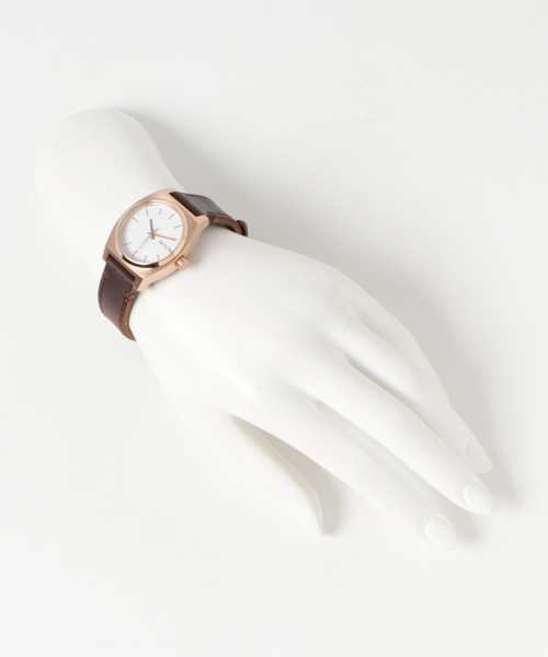 NIXON（ニクソン）の「MEDIUM TIME TELLER LEATHER NA11722630-00 ROSE GOLD/WT/BROWN（アナログ腕時計・レディース・ピンクゴールド・FREE）」の3枚目の写真
