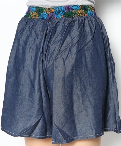 チチカカ（チチカカ）の「テンセルデニムショートパンツ（デニムパンツ・レディース・ライトブルー/ネイビー・FREE）」の6枚目の写真