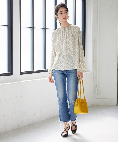 ADAM ET ROPE'（アダムエロペ）の「プリントパフスリーブブラウス（シャツ/ブラウス・レディース・ネイビー/キナリ・FREE）」の5枚目の写真