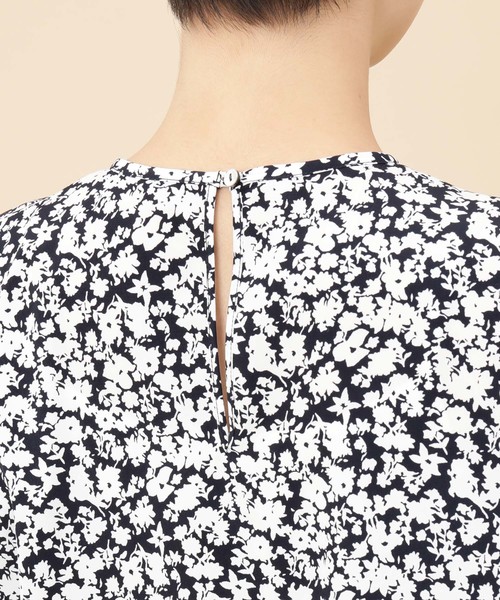 ADAM ET ROPE'（アダムエロペ）の「プリントパフスリーブブラウス（シャツ/ブラウス・レディース・ネイビー/キナリ・FREE）」の16枚目の写真