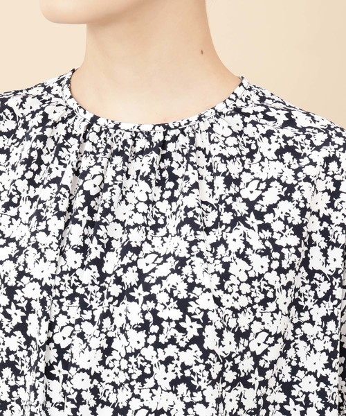 ADAM ET ROPE'（アダムエロペ）の「プリントパフスリーブブラウス（シャツ/ブラウス・レディース・ネイビー/キナリ・FREE）」の17枚目の写真