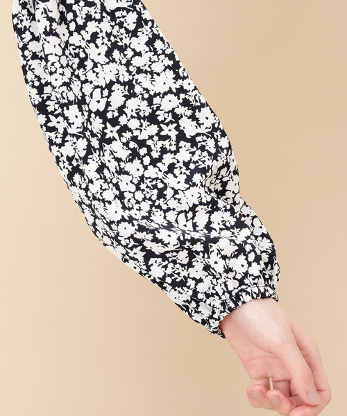 ADAM ET ROPE'（アダムエロペ）の「プリントパフスリーブブラウス（シャツ/ブラウス・レディース・ネイビー/キナリ・FREE）」の19枚目の写真