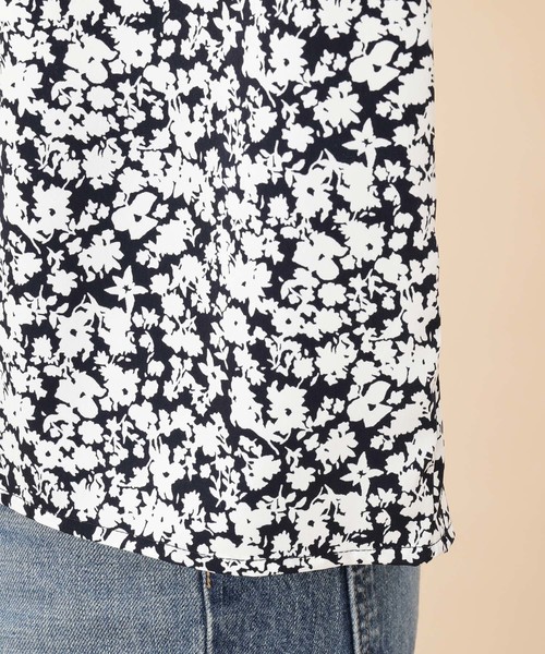 ADAM ET ROPE'（アダムエロペ）の「プリントパフスリーブブラウス（シャツ/ブラウス・レディース・ネイビー/キナリ・FREE）」の8枚目の写真