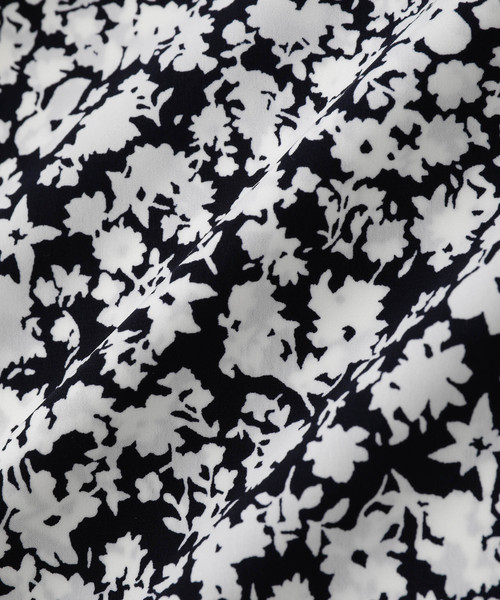 ADAM ET ROPE'（アダムエロペ）の「プリントパフスリーブブラウス（シャツ/ブラウス・レディース・ネイビー/キナリ・FREE）」の9枚目の写真