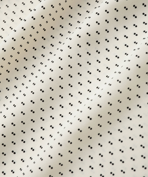 ADAM ET ROPE'（アダムエロペ）の「プリントパフスリーブブラウス（シャツ/ブラウス・レディース・ネイビー/キナリ・FREE）」の10枚目の写真