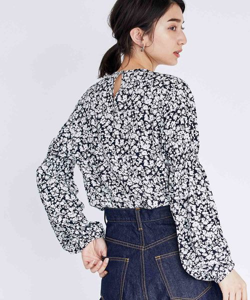 ADAM ET ROPE'（アダムエロペ）の「プリントパフスリーブブラウス（シャツ/ブラウス・レディース・ネイビー/キナリ・FREE）」の11枚目の写真