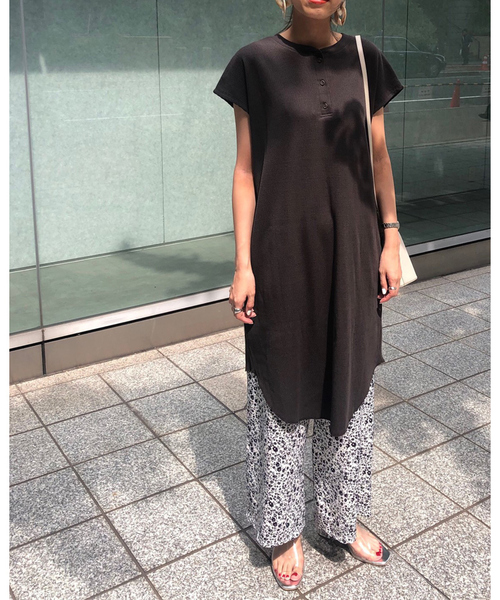 KOBE LETTUCE(コウベレタス)の「サーマルヘンリーネック2WAYワンピース【WEARISTA田中亜希子さん×KOBE LETTUCEコラボ】(ワンピース・レディース・チャコールグレー/アイボリー/モカ/ブルー系その他/ブルー系その他2/グレー系その他/ホワイト系その他/ブラウン系その他・FREE)」の4枚目の写真