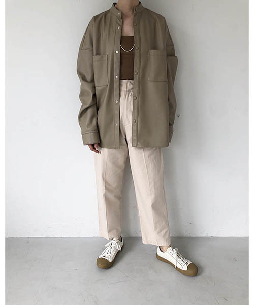 TODAYFUL(トゥデイフル)の「フェイクレザーシャツ(シャツ/ブラウス・レディース・キナリ/グレイッシュベージュ/キャメル・FREE)」の15枚目の写真