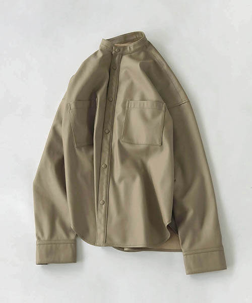 TODAYFUL(トゥデイフル)の「フェイクレザーシャツ(シャツ/ブラウス・レディース・キナリ/グレイッシュベージュ/キャメル・FREE)」の13枚目の写真