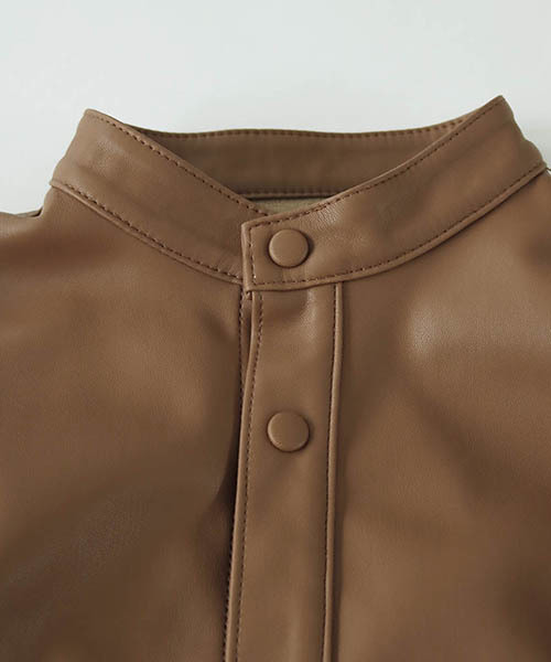 TODAYFUL(トゥデイフル)の「フェイクレザーシャツ(シャツ/ブラウス・レディース・キナリ/グレイッシュベージュ/キャメル・FREE)」の16枚目の写真