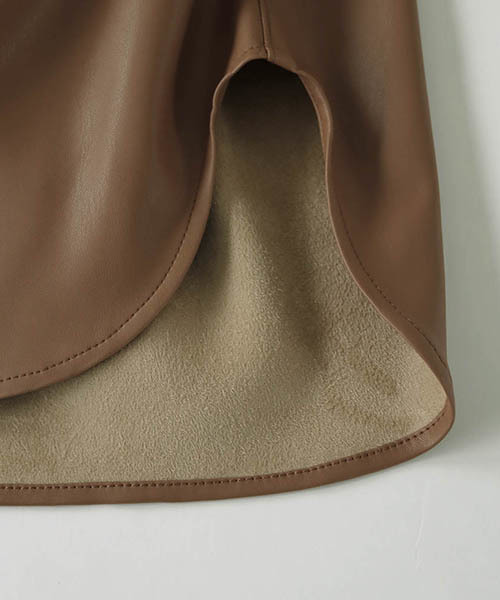 TODAYFUL(トゥデイフル)の「フェイクレザーシャツ(シャツ/ブラウス・レディース・キナリ/グレイッシュベージュ/キャメル・FREE)」の14枚目の写真