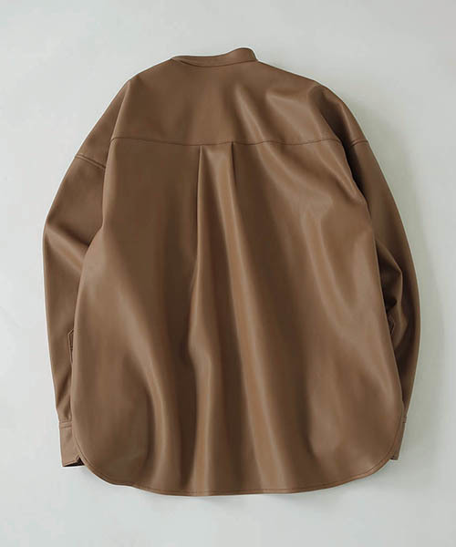 TODAYFUL(トゥデイフル)の「フェイクレザーシャツ(シャツ/ブラウス・レディース・キナリ/グレイッシュベージュ/キャメル・FREE)」の21枚目の写真