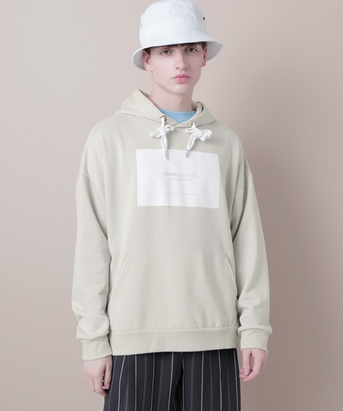 EMMA CLOTHES（エマクローズ）の「裏毛プルオーバーロゴパーカー(EMMA CLOTHES)（パーカー・メンズ・ブラック/オフホワイト/グレー系その他/チャコール/ライトベージュ・FREE）」の4枚目の写真