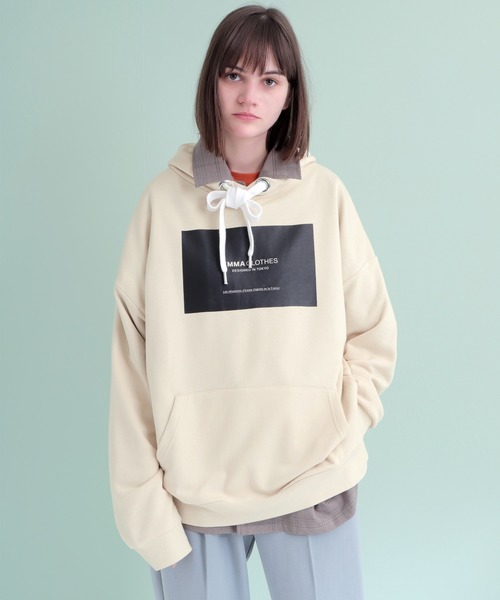 EMMA CLOTHES（エマクローズ）の「裏毛プルオーバーロゴパーカー(EMMA CLOTHES)（パーカー・メンズ・ブラック/オフホワイト/グレー系その他/チャコール/ライトベージュ・FREE）」の8枚目の写真