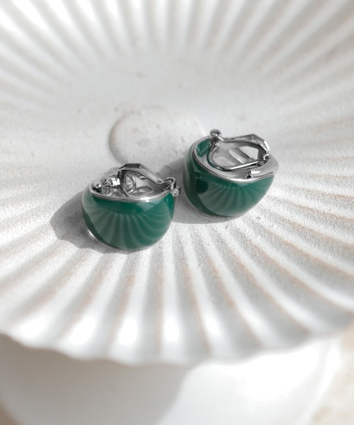 ANEMONE（アネモネ）の「つやつやプレートのシックカラーイヤリング[カール][S]（イヤリング・レディース・ブラウン/グレー/カーキ/ライトピンク/グリーン・FREE）」の14枚目の写真