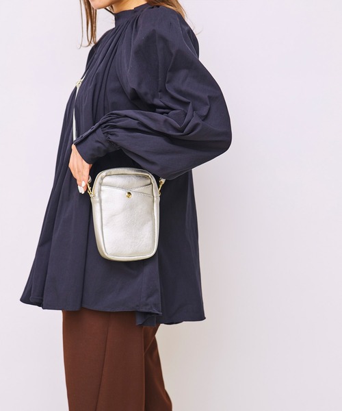 Legato Largo(レガートラルゴ)の「【Legato Largo(レガート ラルゴ)】フェイクレザーショルダーバッグ(ショルダーバッグ・レディース・モカ/シルバー/ピンク/グレー系その他/ベージュ系その他/ブラック・フリー)」の2枚目の写真