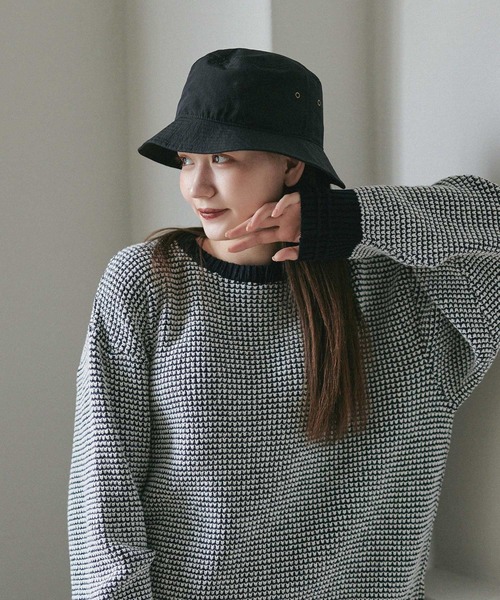 mimi toujours(ミミトゥジュール)の「バケット ハット ”T”刺繍入り Airi Kato Tina×mimi toujours(ハット)」|ブラック