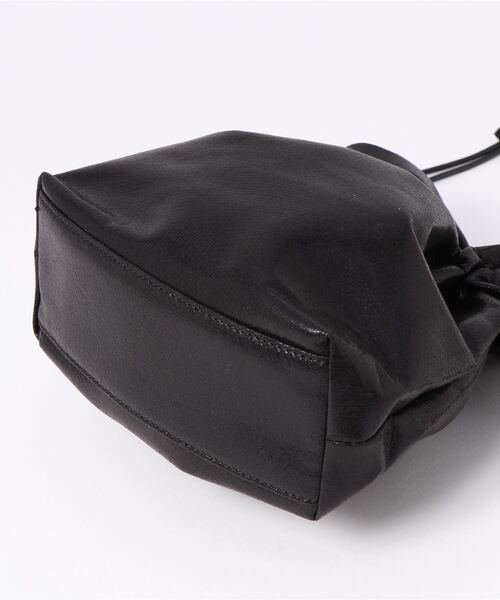 prose verse（プロズヴェール）の「メタリック巾着ショルダーバッグ（ショルダーバッグ・レディース・ゴールド/シルバー/ブラック・ﾌﾘ-）」の4枚目の写真