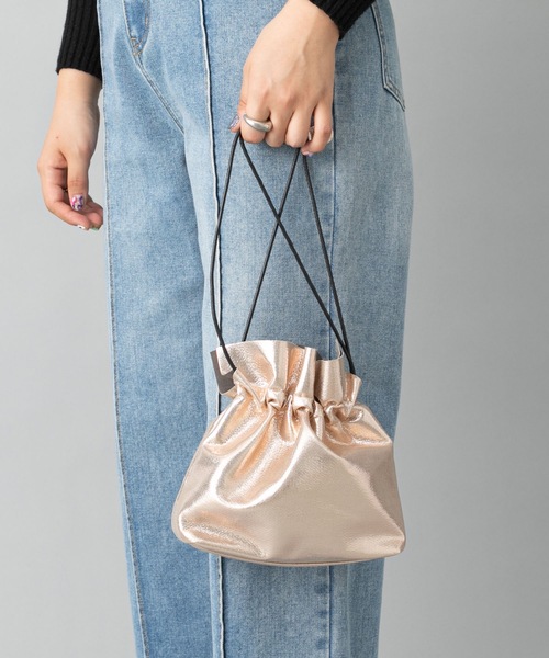 prose verse（プロズヴェール）の「メタリック巾着ショルダーバッグ（ショルダーバッグ・レディース・ゴールド/シルバー/ブラック・ﾌﾘ-）」の3枚目の写真