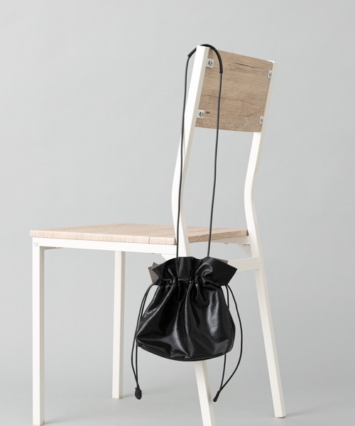 prose verse（プロズヴェール）の「メタリック巾着ショルダーバッグ（ショルダーバッグ・レディース・ゴールド/シルバー/ブラック・ﾌﾘ-）」の14枚目の写真